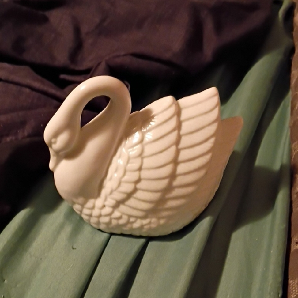 Elegant White Swan Figurine
